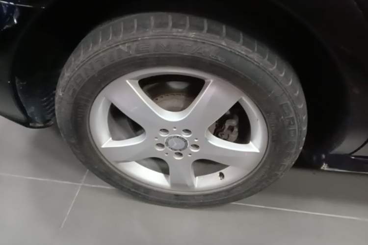Used Mercedes-Benz R-Class 2015 R 400 4MATIC Business Model Right Rear Wheel Hub
