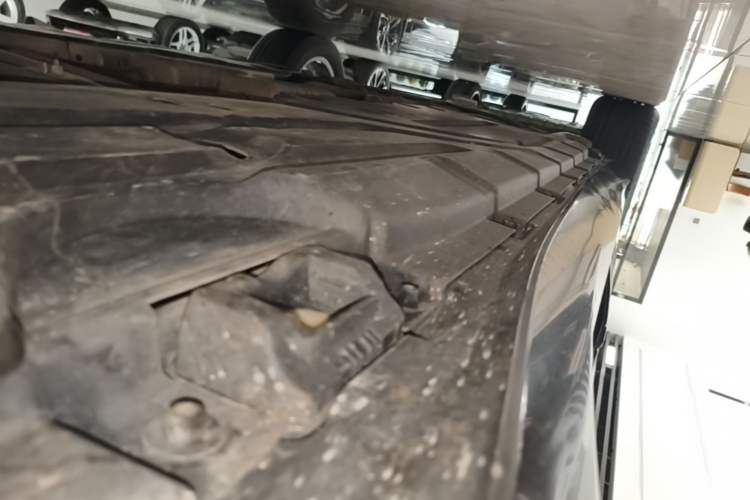 Used Mercedes-Benz R-Class 2015 R 320 4MATIC Luxury Model Right Side Sill