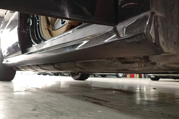 Used Mercedes-Benz R-Class 2015 R 320 4MATIC Luxury Model Right Side Sill