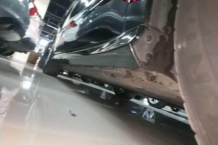 Used Mercedes-Benz R-Class 2015 R 320 4MATIC Luxury Model Right Side Sill