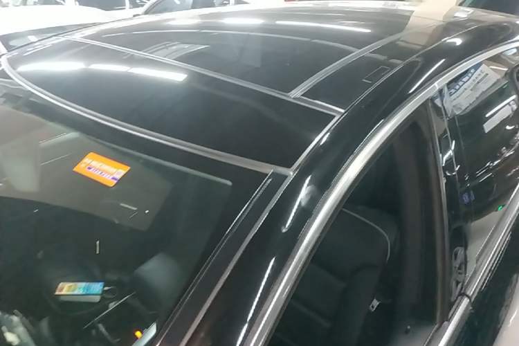 Used Mercedes-Benz R-Class 2015 R 320 4MATIC Luxury Model Roof