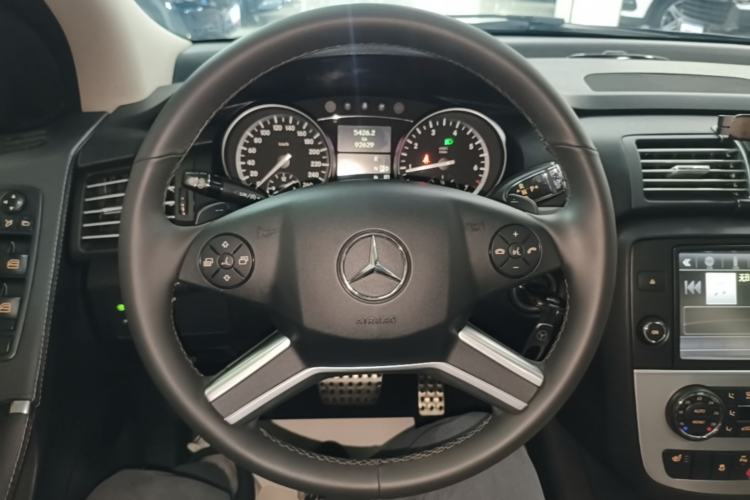 Used Mercedes-Benz R-Class 2015 R 320 4MATIC Luxury Model Steering Wheel