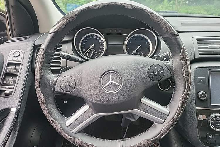 Used Mercedes-Benz R-Class 2015 R 400 4MATIC Business Model Steering Wheel