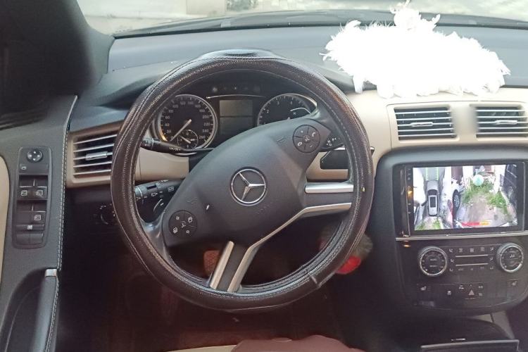 Used Mercedes-Benz R-Class 2015 R 320 4MATIC Luxury Model Steering Wheel