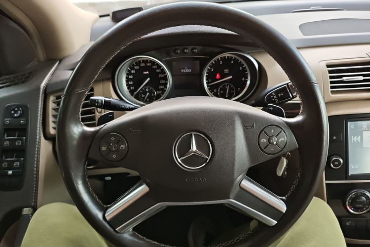 Used Mercedes-Benz R-Class 2015 R 320 4MATIC Luxury Model Steering Wheel