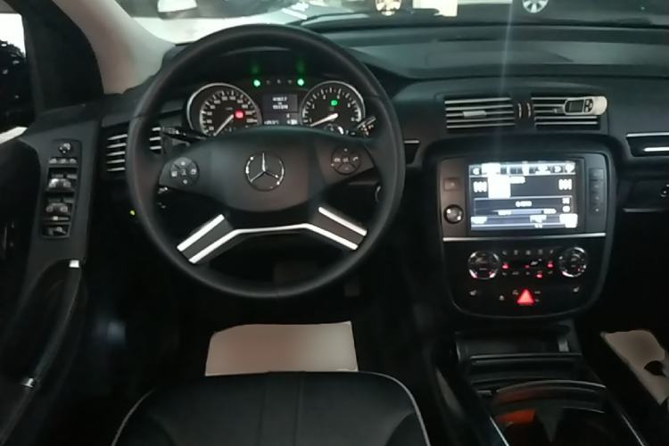 Used Mercedes-Benz R-Class 2015 R 320 4MATIC Luxury Model Steering Wheel