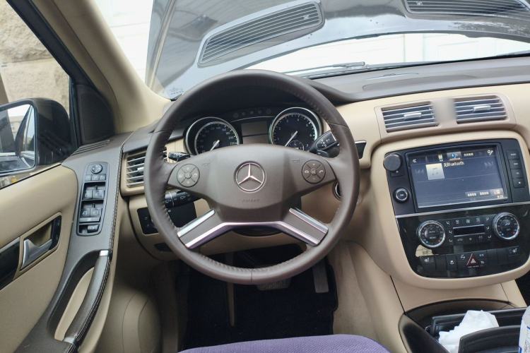Used Mercedes-Benz R-Class 2015 R 320 4MATIC Luxury Model Steering Wheel