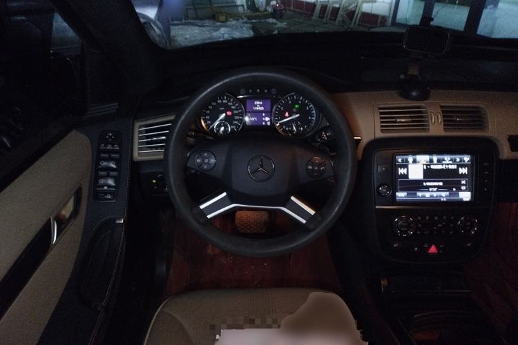 Used Mercedes-Benz R-Class 2015 R 400 4MATIC Luxury Model Steering Wheel