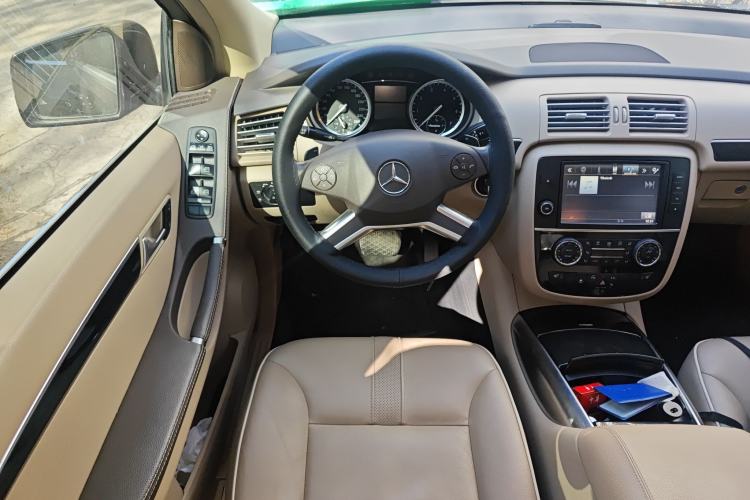 Used Mercedes-Benz R-Class 2015 R 320 4MATIC Luxury Model Steering Wheel