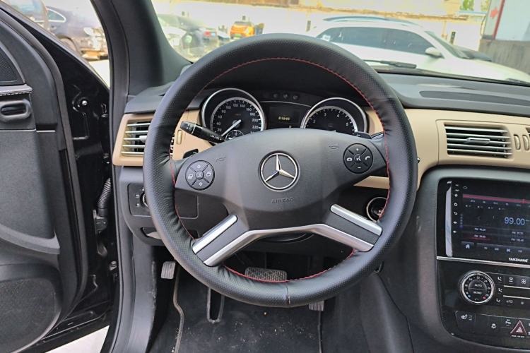 Used Mercedes-Benz R-Class 2015 R 320 4MATIC Luxury Model Steering Wheel