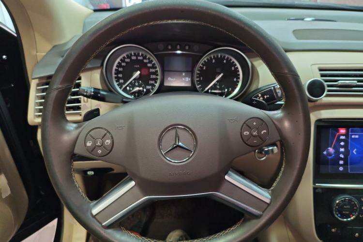 Used Mercedes-Benz R-Class 2015 R 320 4MATIC Luxury Model Steering Wheel