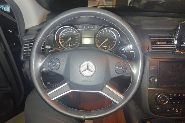 Used Mercedes-Benz R-Class 2015 R 400 4MATIC Business Model Steering Wheel