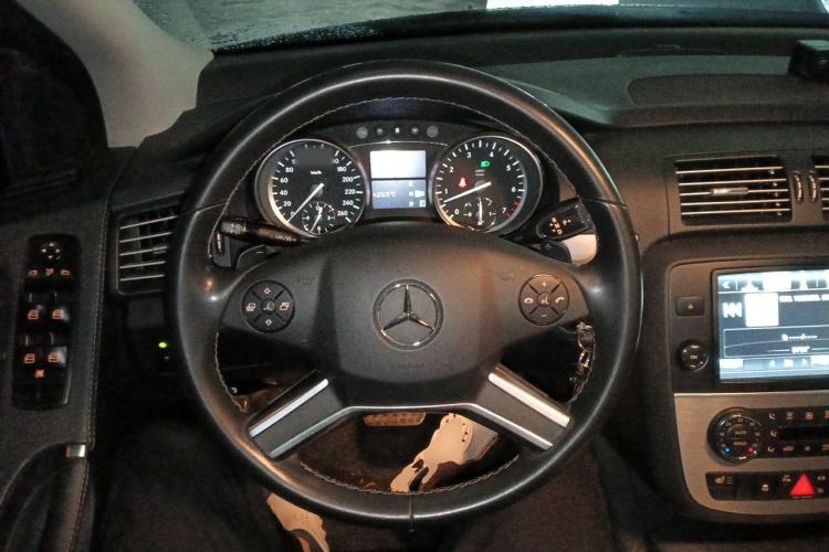 Used Mercedes-Benz R-Class 2015 R 320 4MATIC Luxury Model Steering Wheel