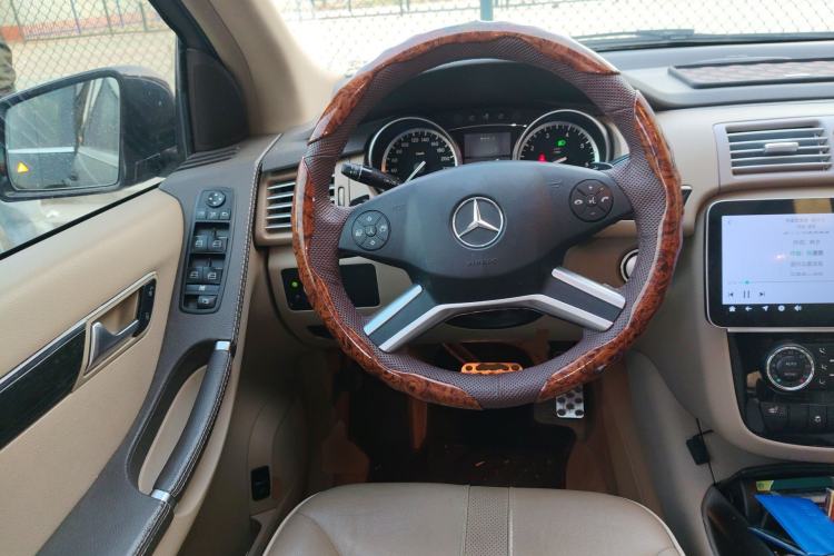 Used Mercedes-Benz R-Class 2015 R 400 4MATIC Business Model Steering Wheel