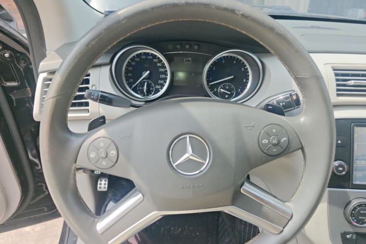 Used Mercedes-Benz R-Class 2015 R 320 4MATIC Luxury Model Steering Wheel
