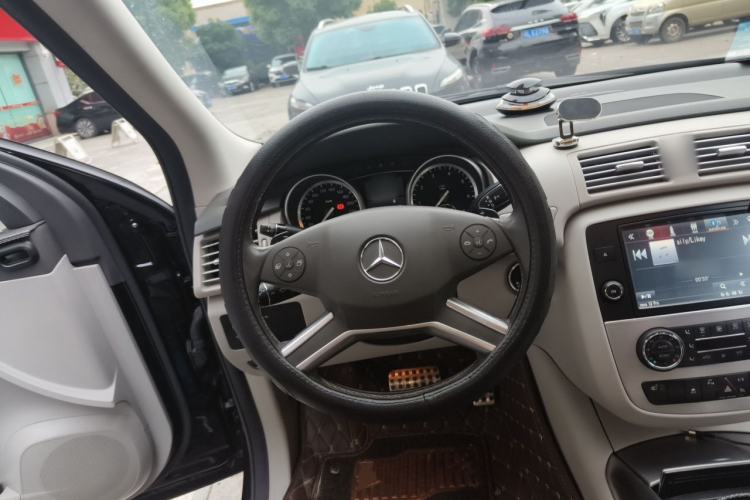 Used Mercedes-Benz R-Class 2015 R 320 4MATIC Luxury Model Steering Wheel