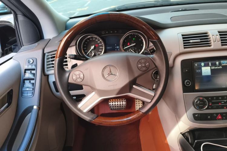 Used Mercedes-Benz R-Class 2015 R 320 4MATIC Luxury Model Steering Wheel