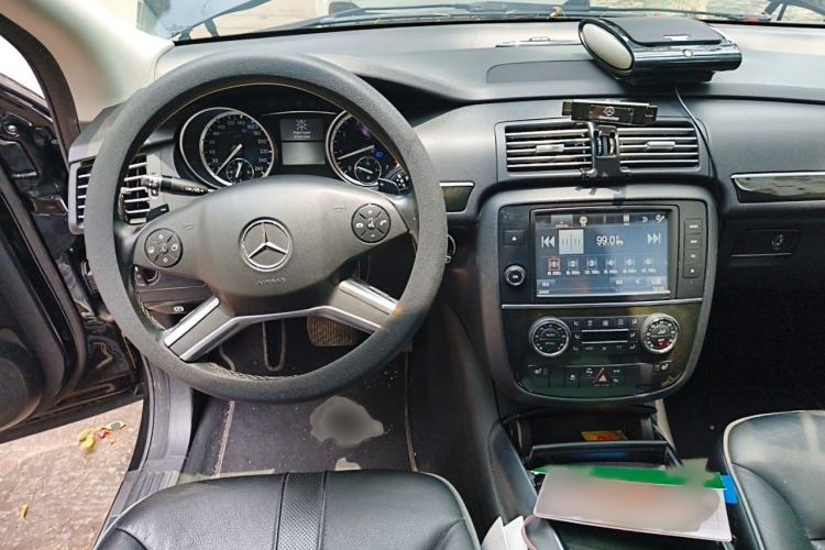Used Mercedes-Benz R-Class 2015 R 320 4MATIC Luxury Model Steering Wheel