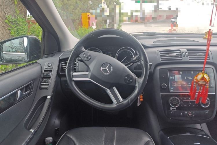 Used Mercedes-Benz R-Class 2015 R 320 4MATIC Luxury Model Steering Wheel