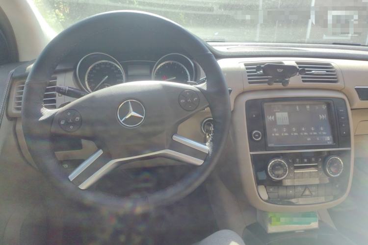 Used Mercedes-Benz R-Class 2015 R 320 4MATIC Luxury Model Steering Wheel