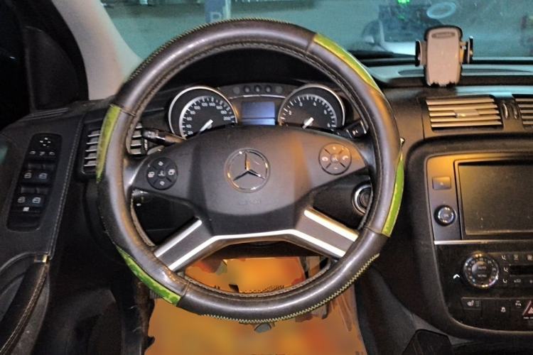 Used Mercedes-Benz R-Class 2015 R 320 4MATIC Luxury Model Steering Wheel