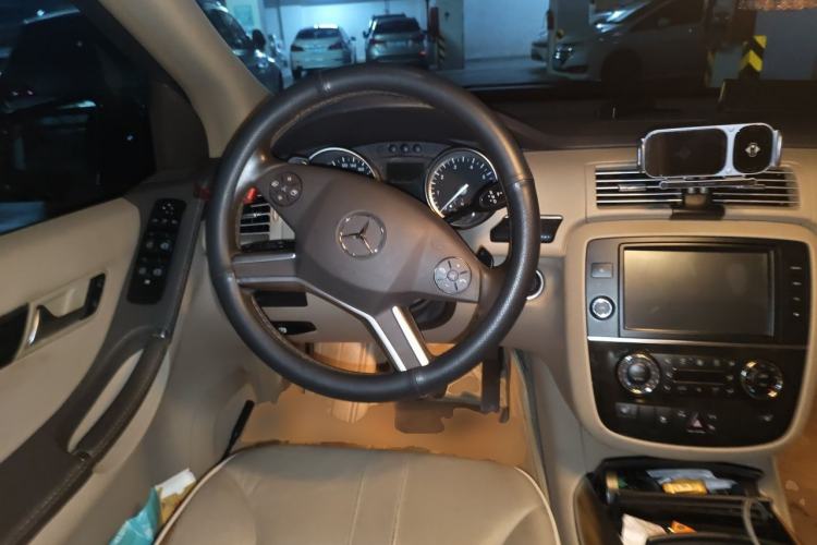Used Mercedes-Benz R-Class 2015 R 320 4MATIC Luxury Model Steering Wheel