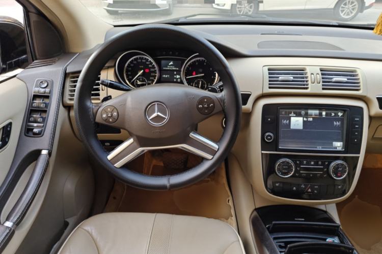 Used Mercedes-Benz R-Class 2015 R 320 4MATIC Luxury Model Steering Wheel
