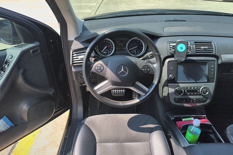 Used Mercedes-Benz R-Class 2015 R 320 4MATIC Luxury Model Steering Wheel