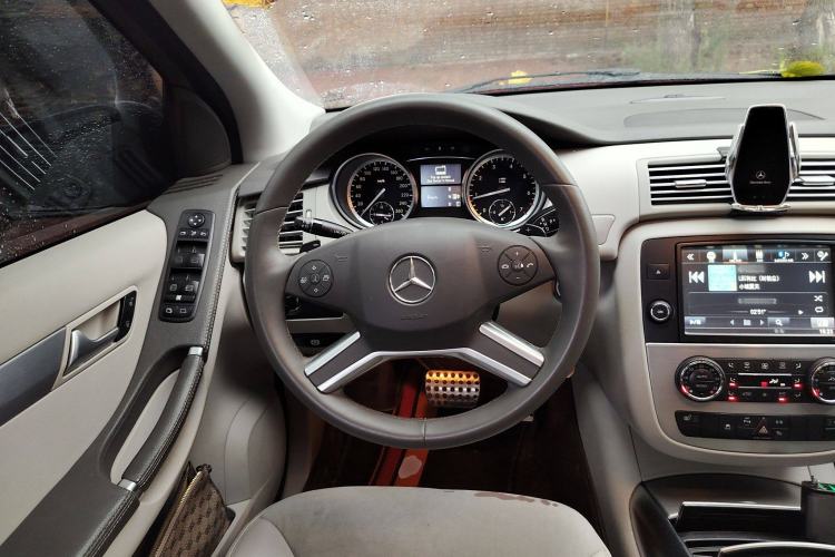 Used Mercedes-Benz R-Class 2015 R 320 4MATIC Luxury Model Steering Wheel
