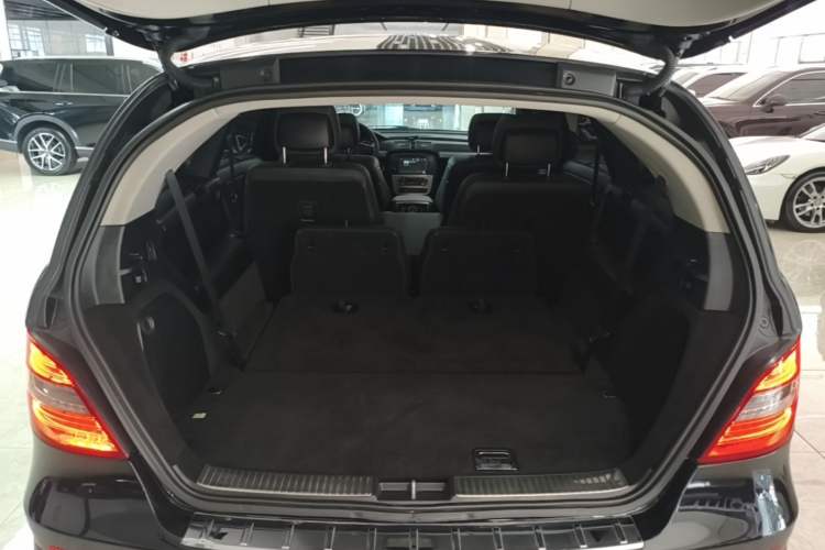 Used Mercedes-Benz R-Class 2015 R 320 4MATIC Luxury Model Trunk