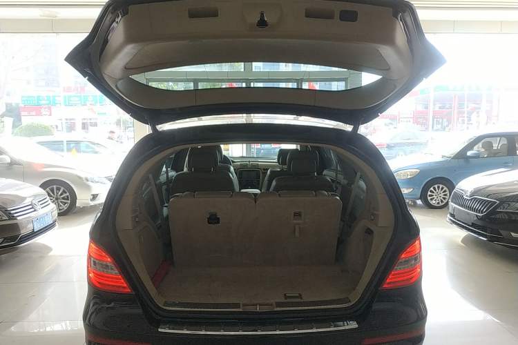 Used Mercedes-Benz R-Class 2015 R 320 4MATIC Luxury Model Trunk