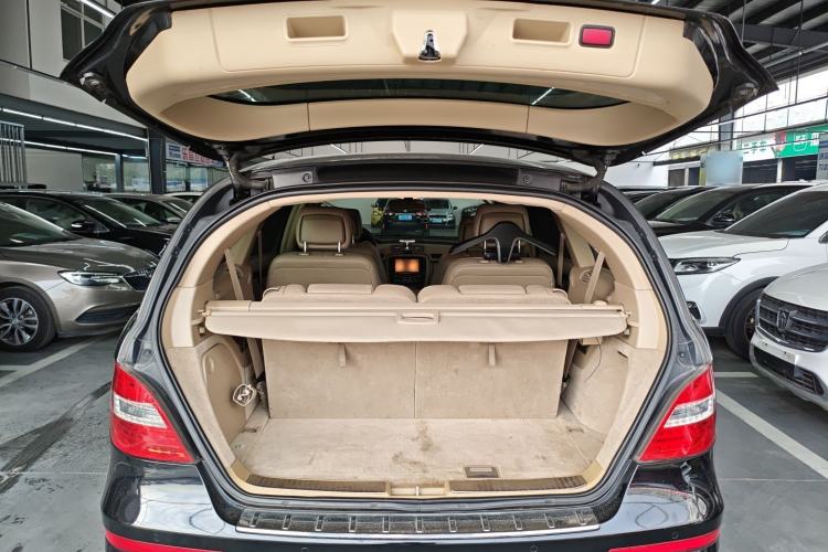 Used Mercedes-Benz R-Class 2015 R 320 4MATIC Luxury Model Trunk