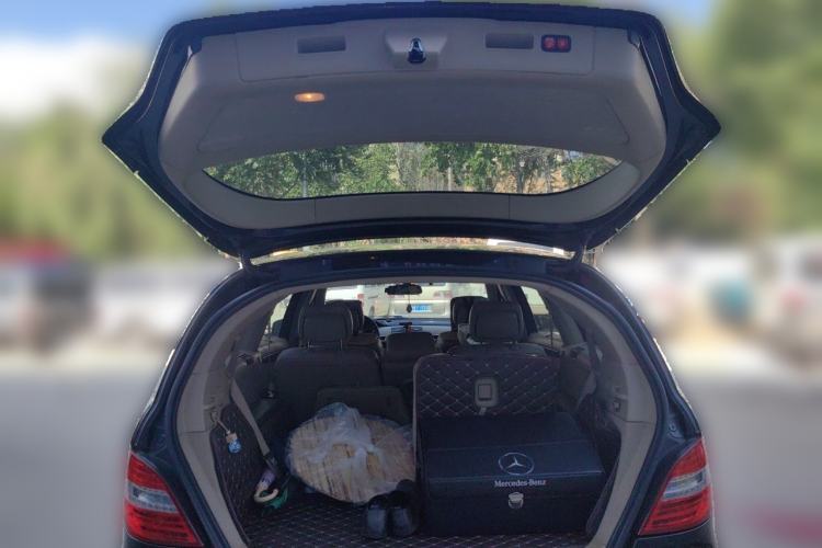 Used Mercedes-Benz R-Class 2015 R 400 4MATIC Luxury Model Trunk