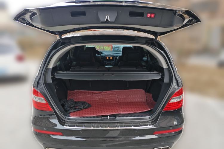Used Mercedes-Benz R-Class 2015 R 400 4MATIC Luxury Model Trunk