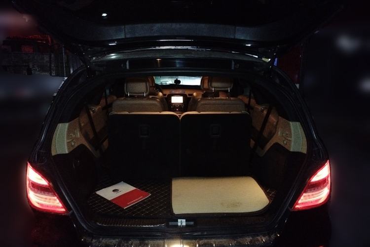 Used Mercedes-Benz R-Class 2015 R 400 4MATIC Luxury Model Trunk