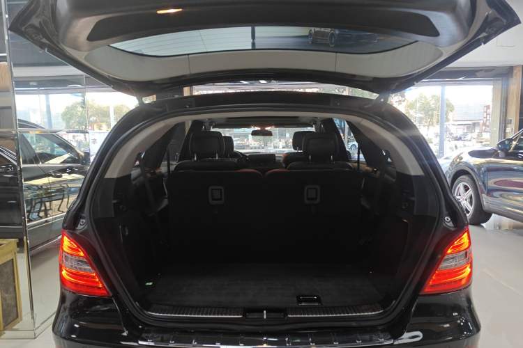 Used Mercedes-Benz R-Class 2015 R 320 4MATIC Luxury Model Trunk