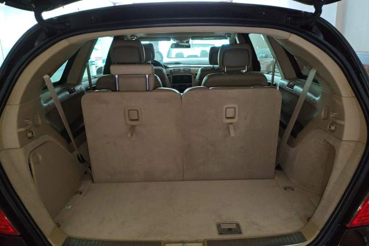 Used Mercedes-Benz R-Class 2015 R 320 4MATIC Luxury Model Trunk