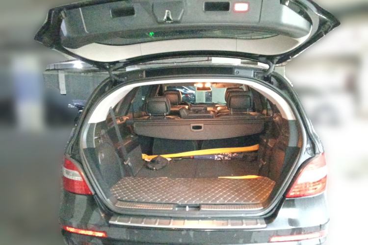 Used Mercedes-Benz R-Class 2015 R 320 4MATIC Luxury Model Trunk