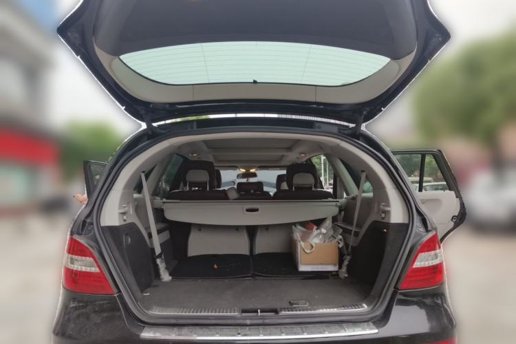Used Mercedes-Benz R-Class 2015 R 320 4MATIC Luxury Model Trunk