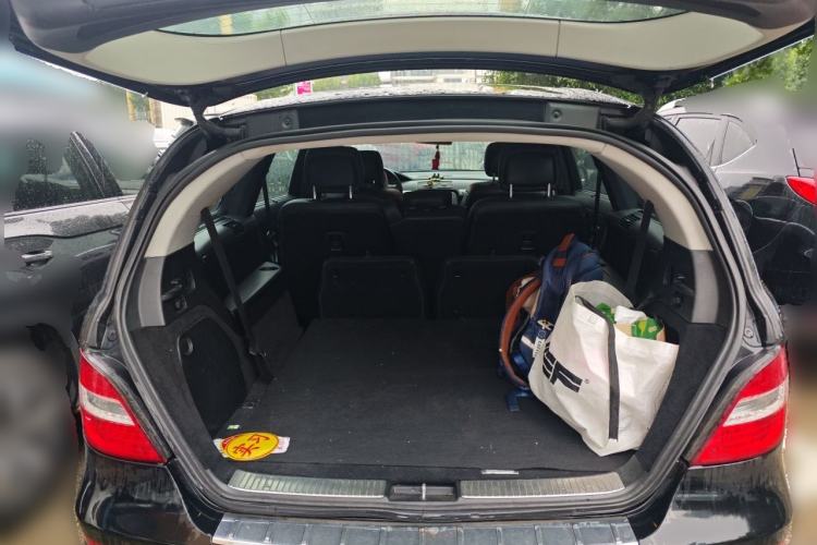 Used Mercedes-Benz R-Class 2015 R 320 4MATIC Luxury Model Trunk