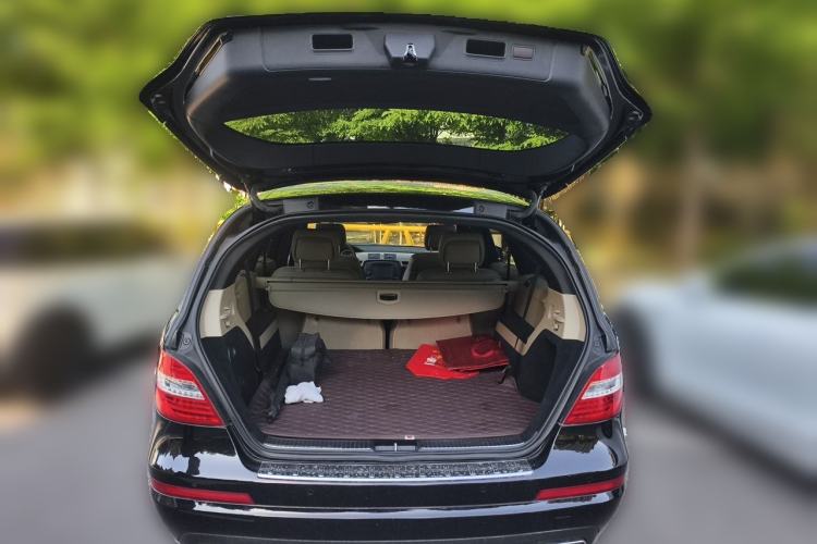 Used Mercedes-Benz R-Class 2015 R 320 4MATIC Luxury Model Trunk