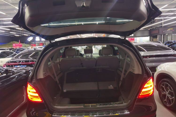 Used Mercedes-Benz R-Class 2015 R 320 4MATIC Luxury Model Trunk
