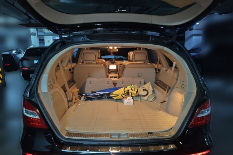 Used Mercedes-Benz R-Class 2015 R 320 4MATIC Luxury Model Trunk