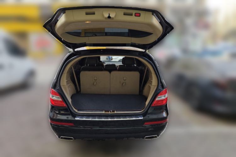 Used Mercedes-Benz R-Class 2015 R 320 4MATIC Luxury Model Trunk