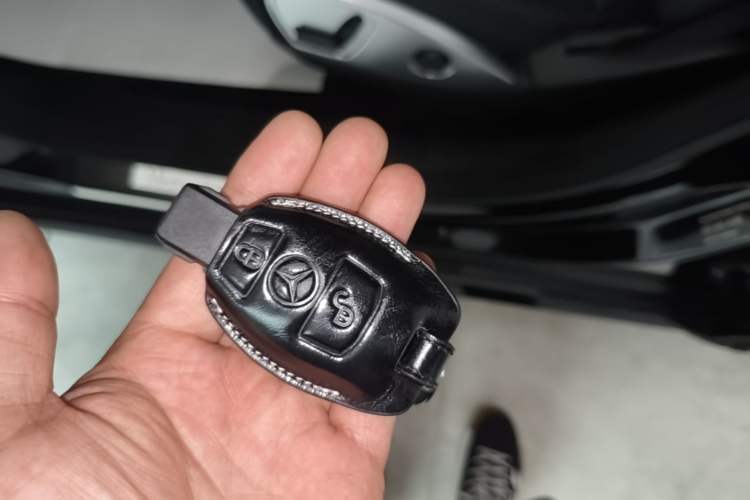 Used Mercedes-Benz R-Class 2015 R 320 4MATIC Luxury Model Vehicle Key