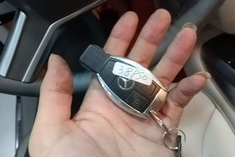 Used Mercedes-Benz R-Class 2015 R 400 4MATIC Business Model Vehicle Key