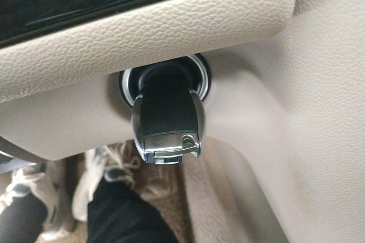 Used Mercedes-Benz R-Class 2015 R 320 4MATIC Luxury Model Vehicle Key