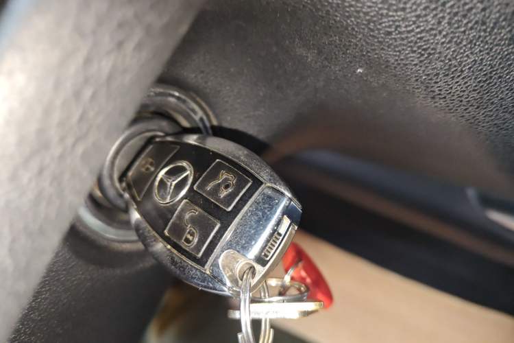 Used Mercedes-Benz R-Class 2015 R 400 4MATIC Business Model Vehicle Key
