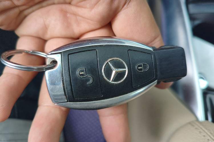 Used Mercedes-Benz R-Class 2015 R 320 4MATIC Luxury Model Vehicle Key