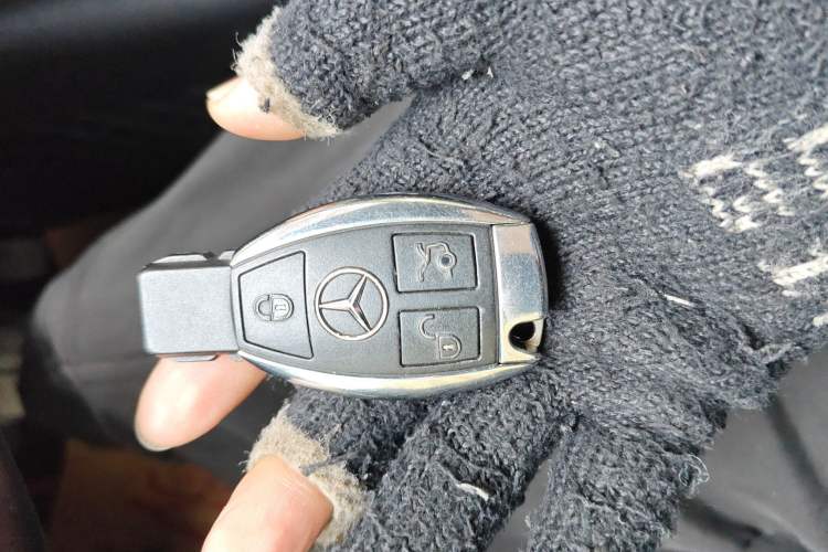 Used Mercedes-Benz R-Class 2015 R 400 4MATIC Luxury Model Vehicle Key